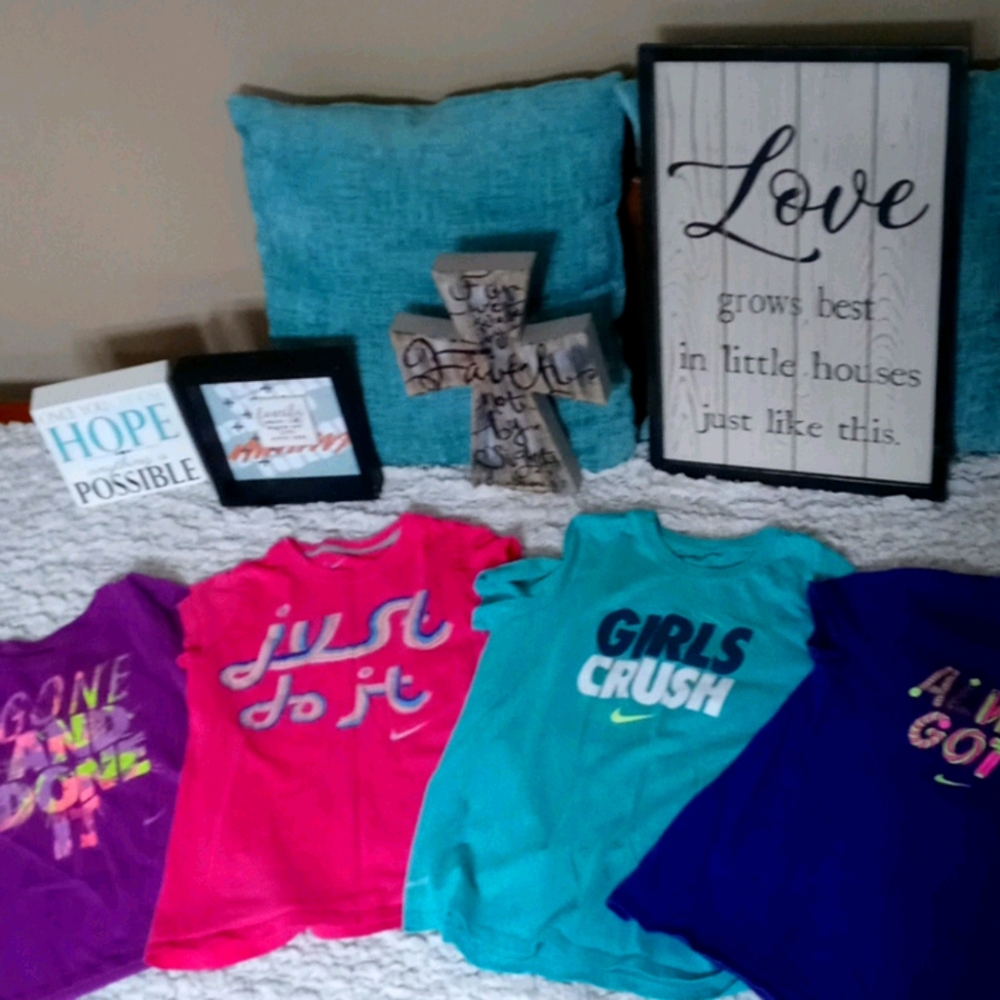 Girls nike tee bundle